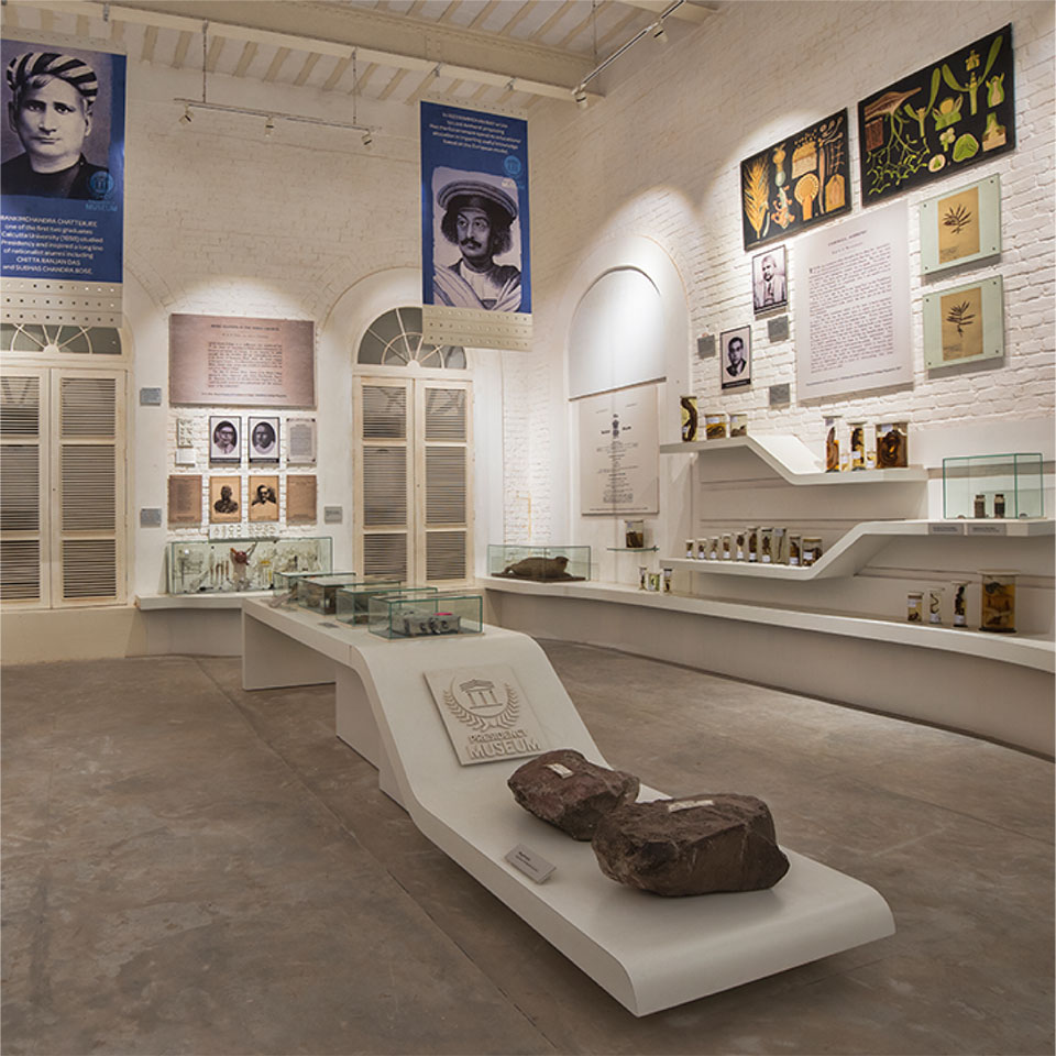https://www.wysiwyg.co.in/sites/default/files/worksThumb/presidency-university-space-surface-graphics-musuem-desigm-typography-panels-installation-2016-01.jpg